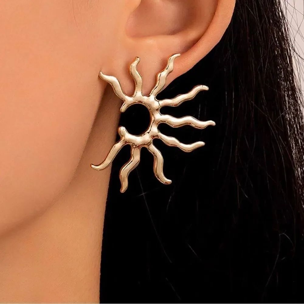 Sun radiant stud earrings A99